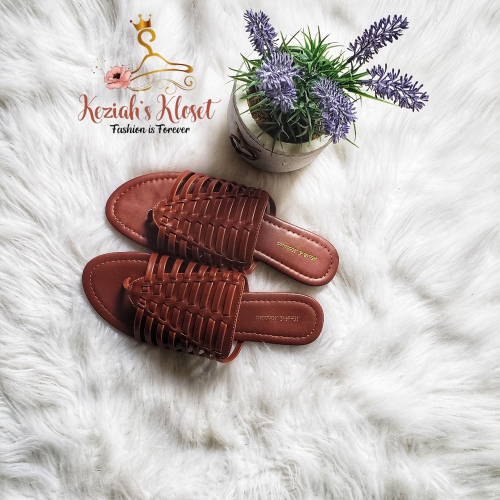 NEW Flat woven sandals